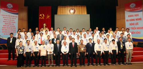 Thủ tướng gặp mặt các nhà sáng chế không chuyên nghiệp tiêu biểu 2015